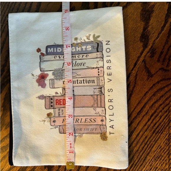 Taylor Swift Zip Pouch - Picture 2 of 3